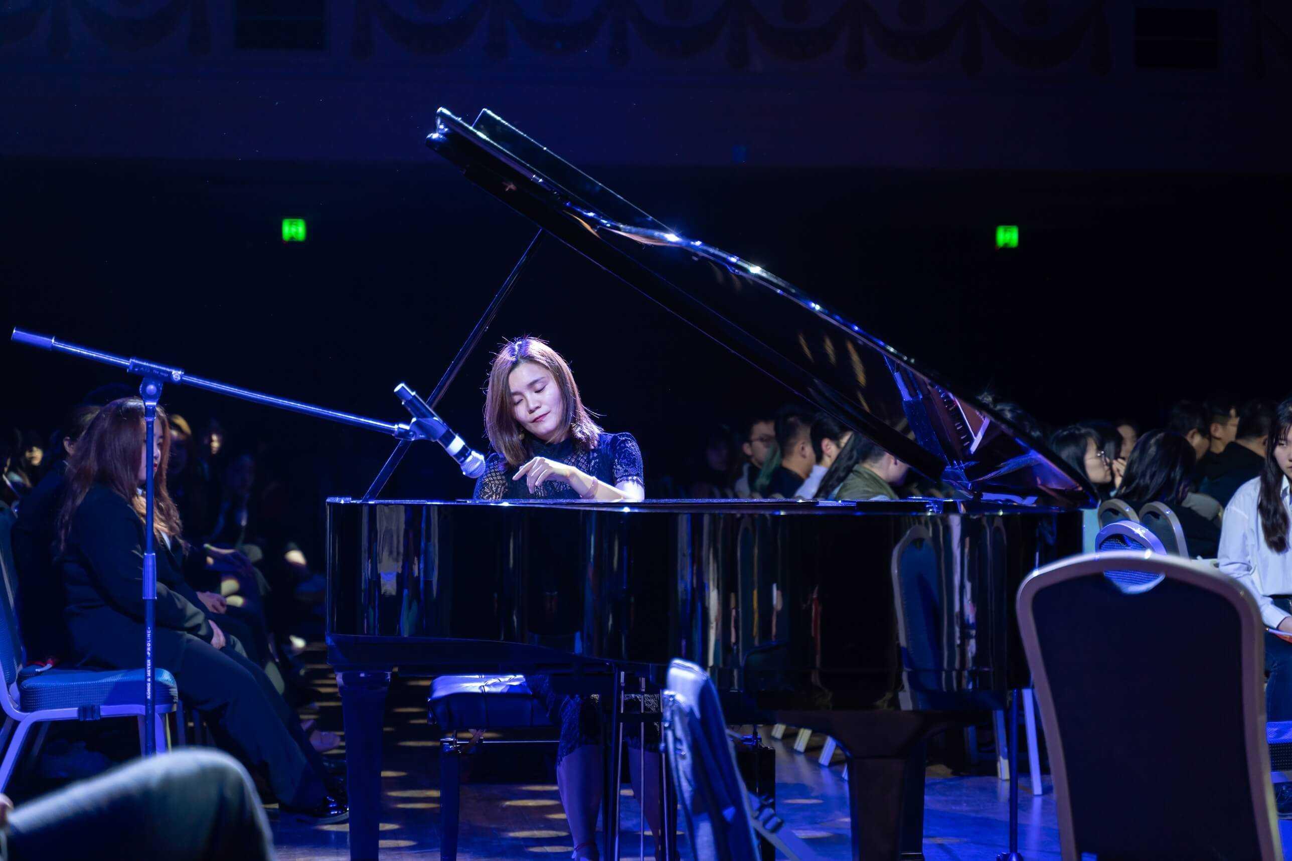 Naomi is playing piano